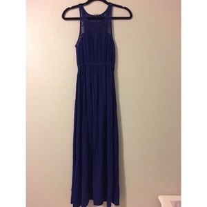 Women’s blue sleeveless dress